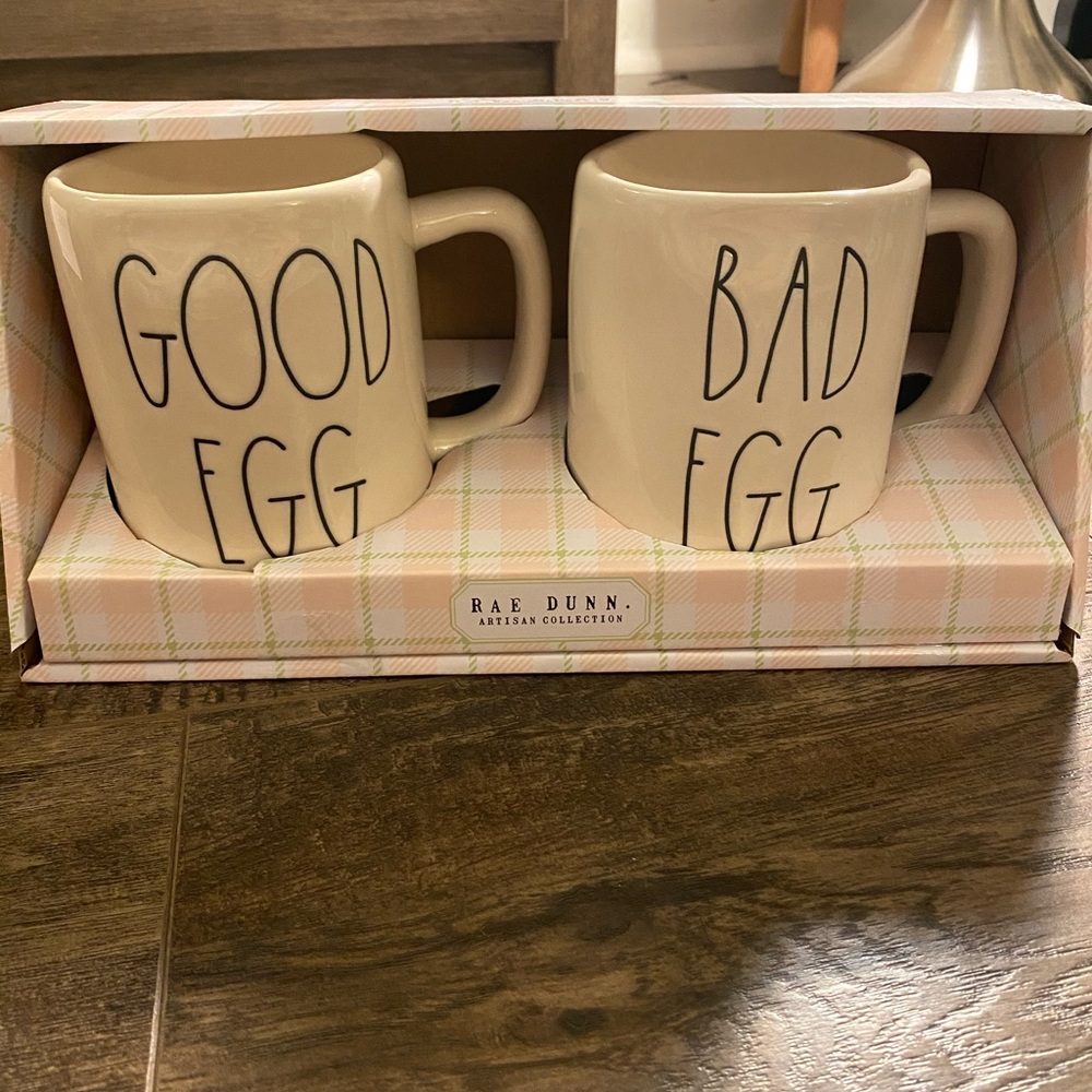 Pair of Rae Dunn jumbo coffee mugs